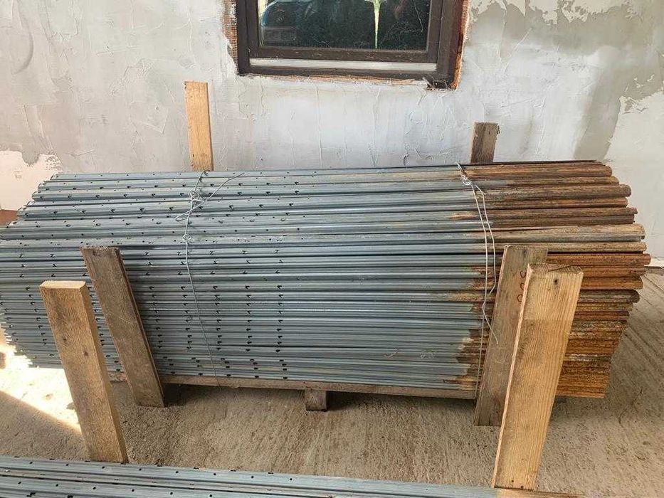 Vand spaleri zincati pentru gard si vie