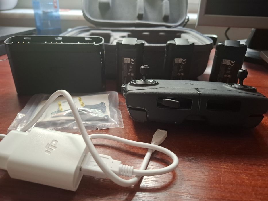 Vând drona dji mavic mini