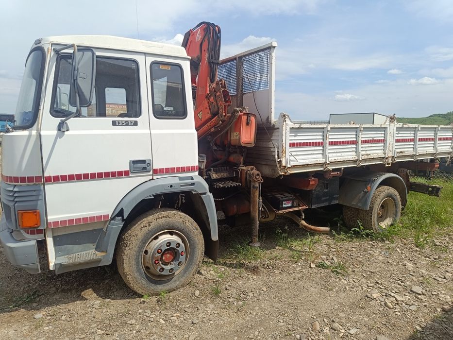 Iveco basculabil și macara
