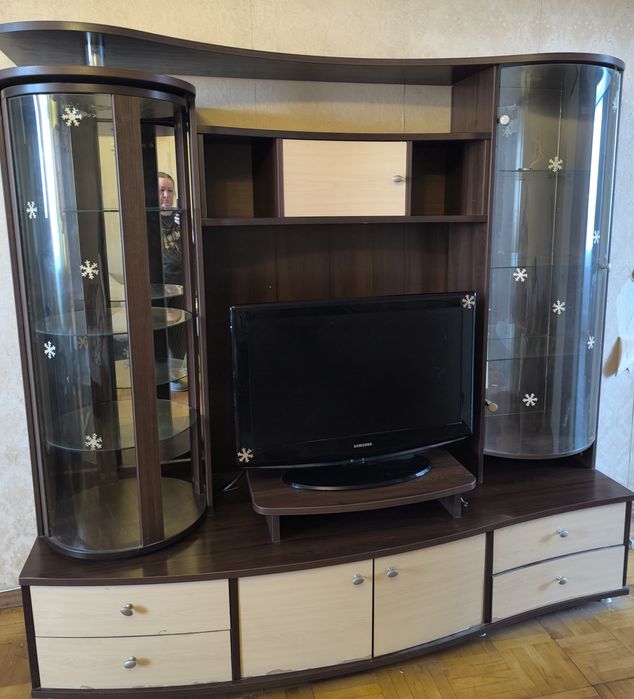 Отдам мебель в гостиную (горку).