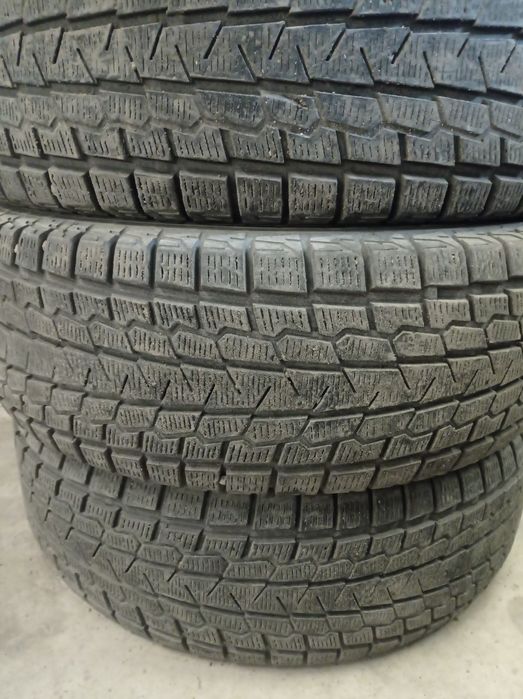 Продам комплект зимних шин