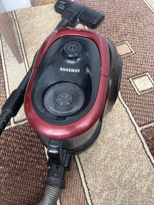 Продам пылесос за 5000 тыс .