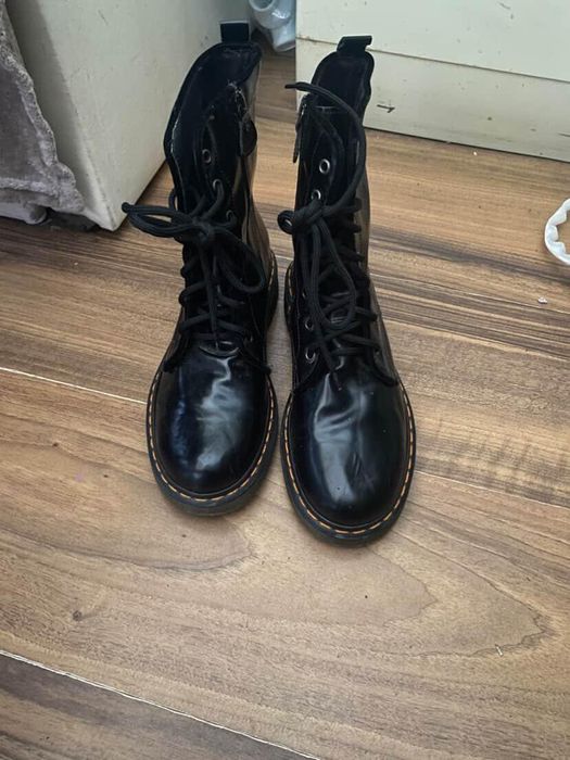 Боти черни запазени