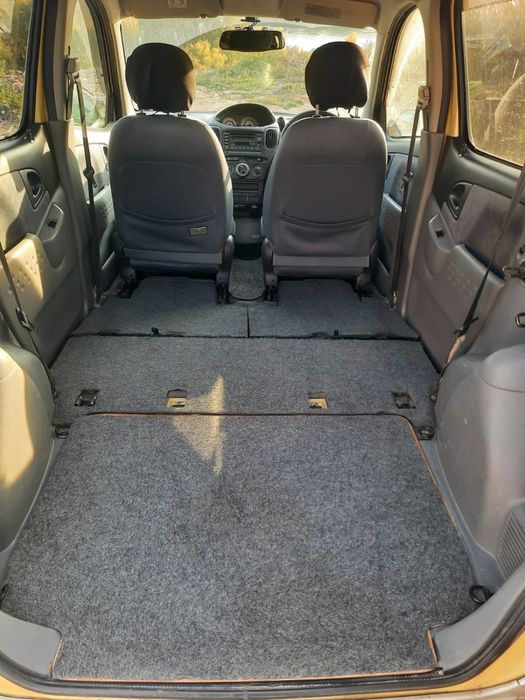 Toyota Fun Cargo 2000 г.в.