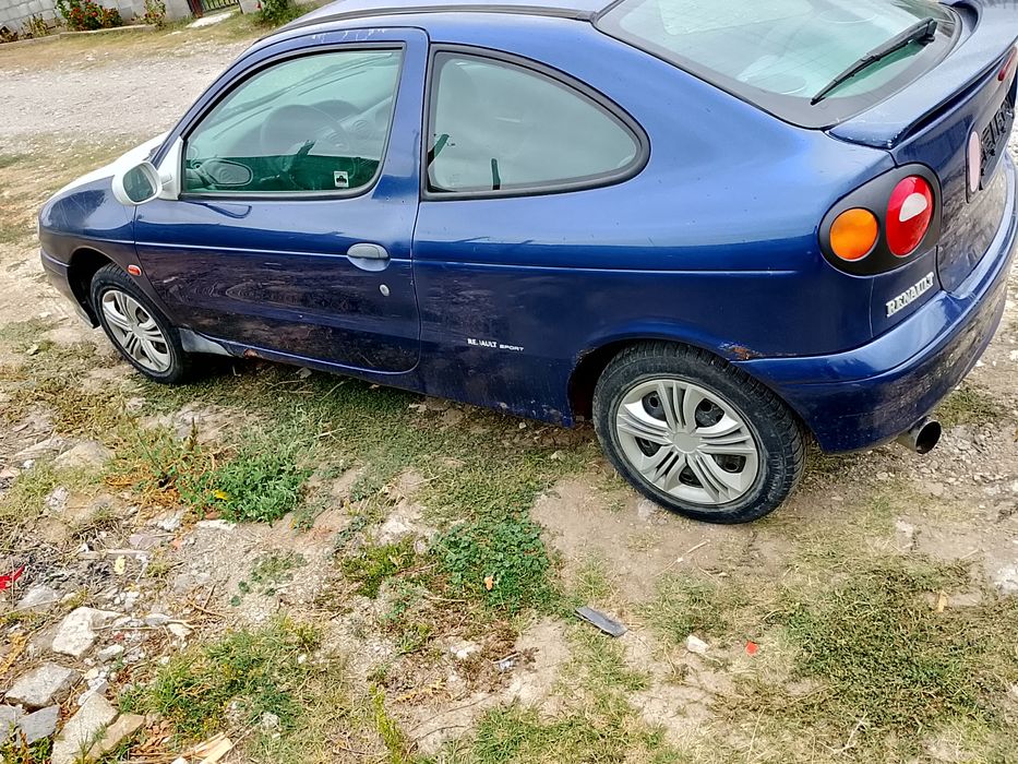 Продава се Renault Megan 1.9 бензин на части