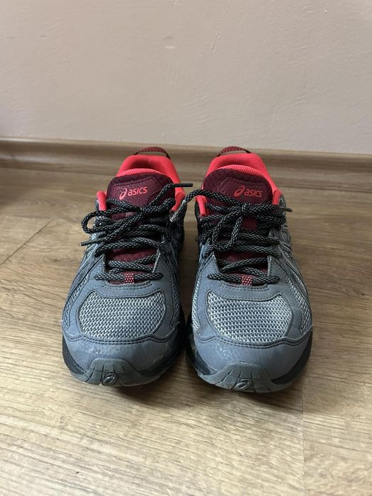 Маратонки- ASICS