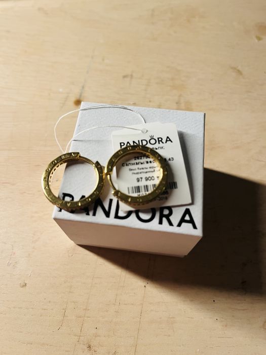 Серьги Pandora «Лого»