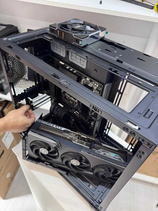 PC High Lian Li Ryzen 9950x3d,RTX 5090,64GB,2T,X870e,Tva+Bonus Monitor