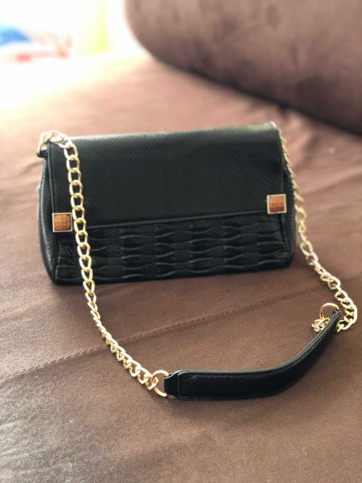 Дамска лачена чанта