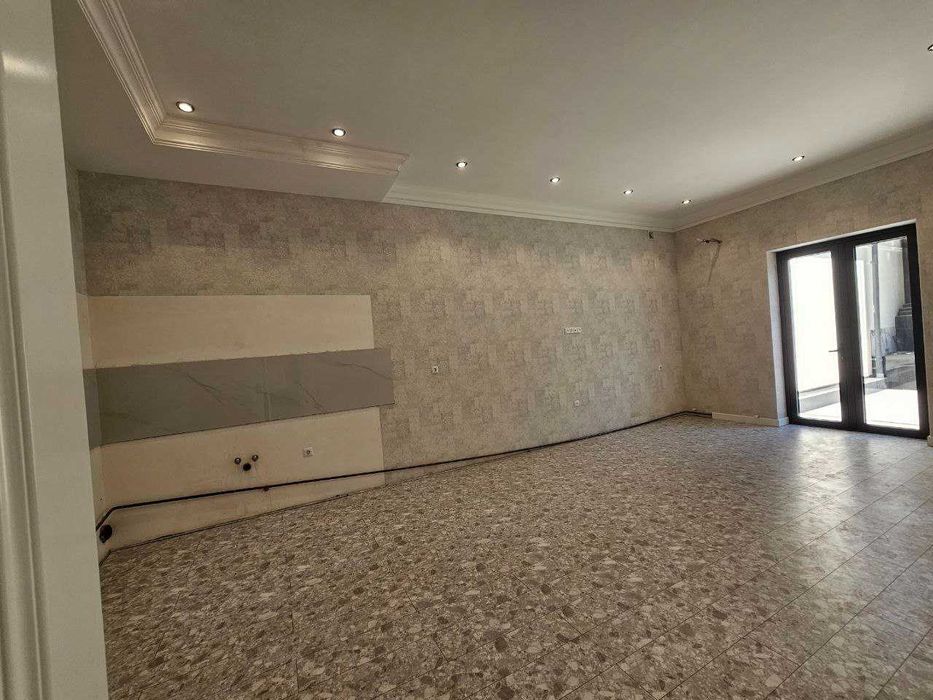 Сергели.Бобур махалляси.3  сотихда 7 хонали зор уй сотаман.