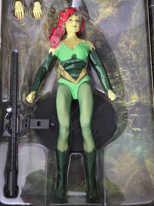 Figurina Colectie 1/6 DC Direct Deluxe Collector Figure Poison Ivy