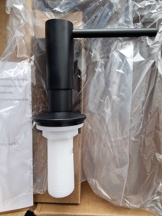 Черен дозатор(диспенсър) за сапун. За вграждане в кухненска мивка.