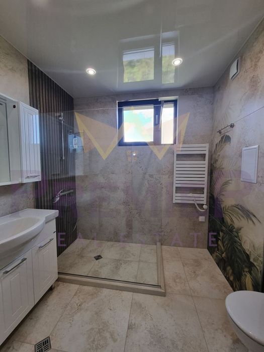 Дава се под наем Четиристаен апартамент в Варна, Бриз - 140 кв.м за 2000 € - Снимка #12