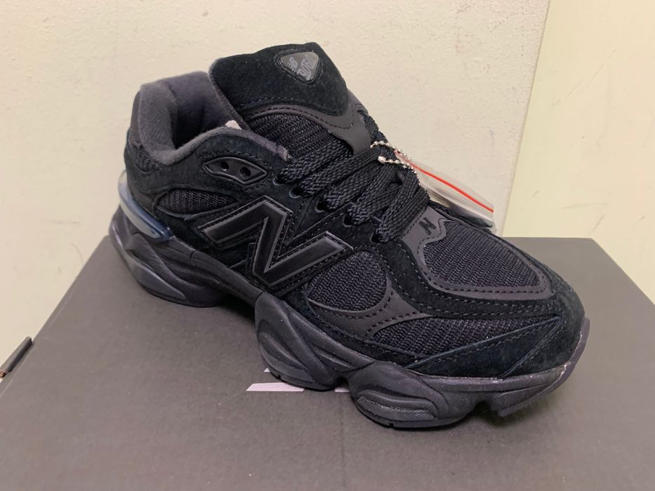 Нови дамски маратонки New Balance 9060 all black налични 37 размер