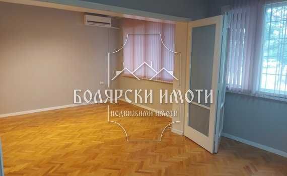Дава се под наем Офис в Велико Търново, Център - 115 кв.м за 331.5 € - Снимка #1