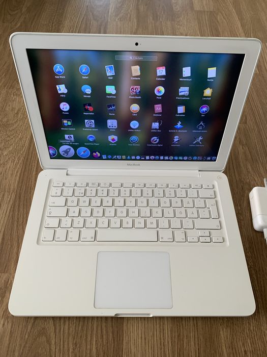 Laptop MacBook White intel core 2,Display 13,3,ssd 256gb m,baterie ok