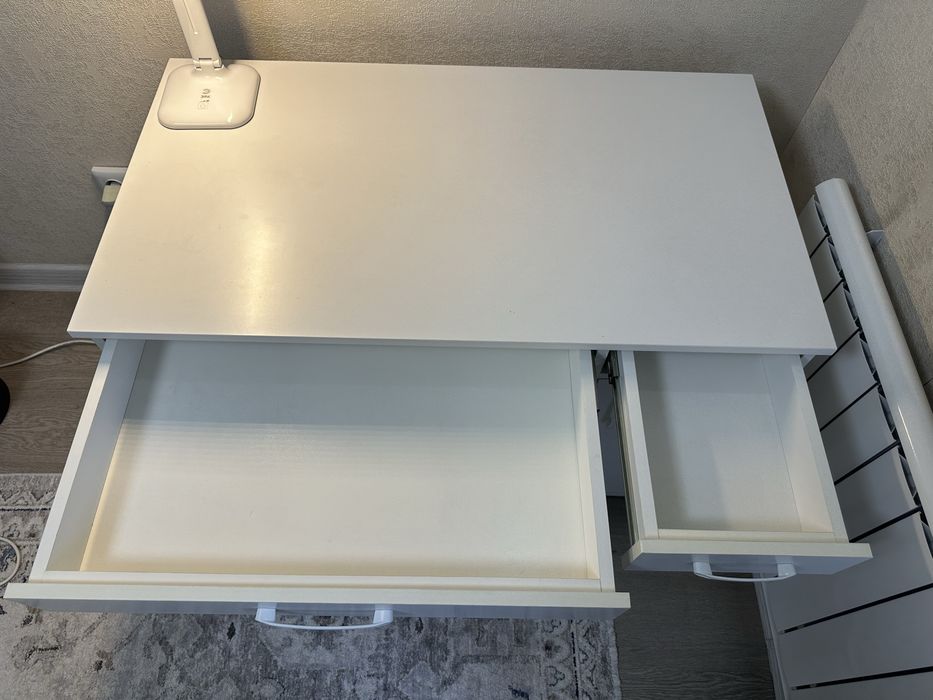 Рабочий стол, парта, стол