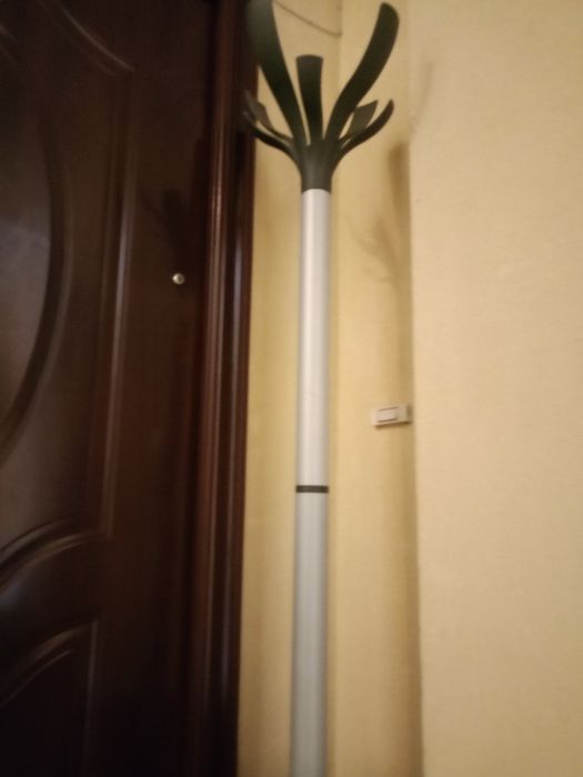 Закачалка с поставка за чадъри