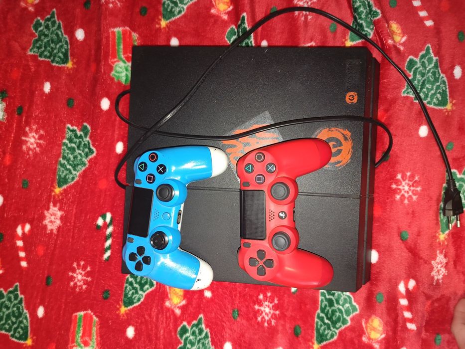 PS4 с два джойстик средно състояние