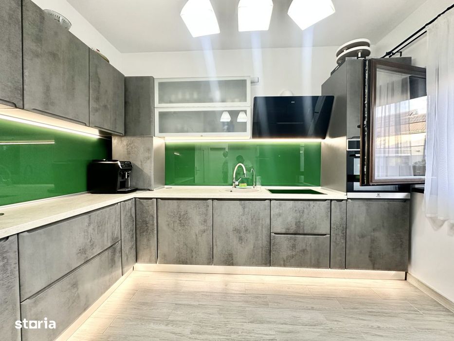 Duplex spatios cu 4 camere | Zid dublu | Panouri fotovoltaice - Mosnit