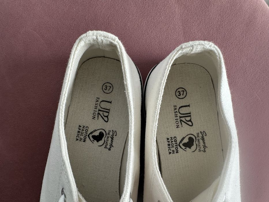 Teniși albi clasici din pânză