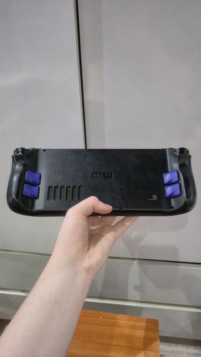 Продам Steam Deck LCD 256gb ssd + 64MicroSD карта