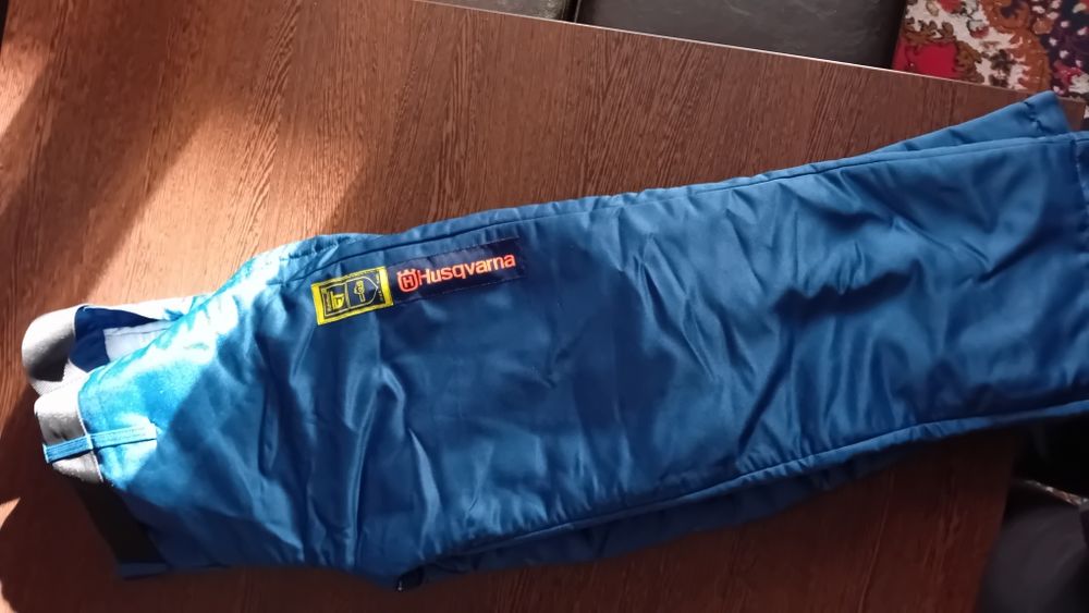 Husqvarna de protectie marime universala pt drujbisti !!   0