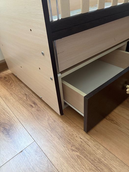 Продавам дървена бебешка кошара