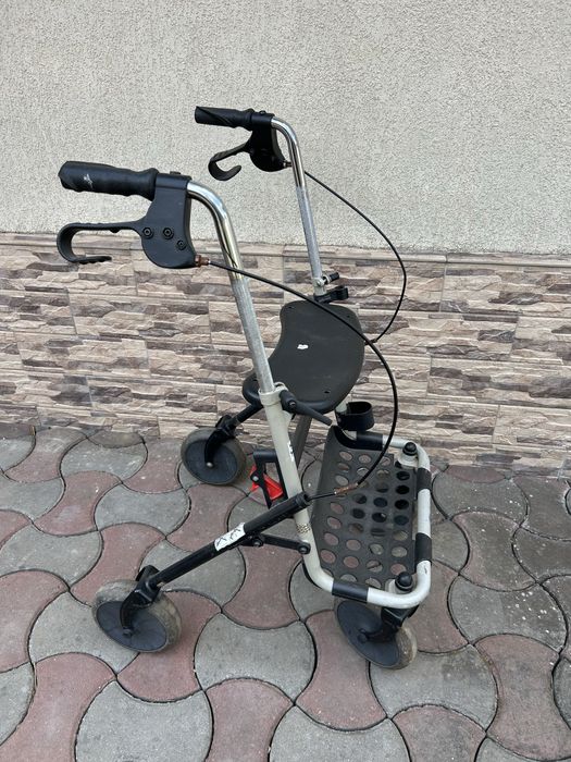 Carucior(rolator)deplasare batrani