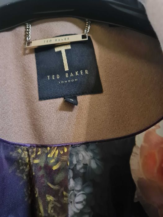 Ted Baker страхотен цвят палто