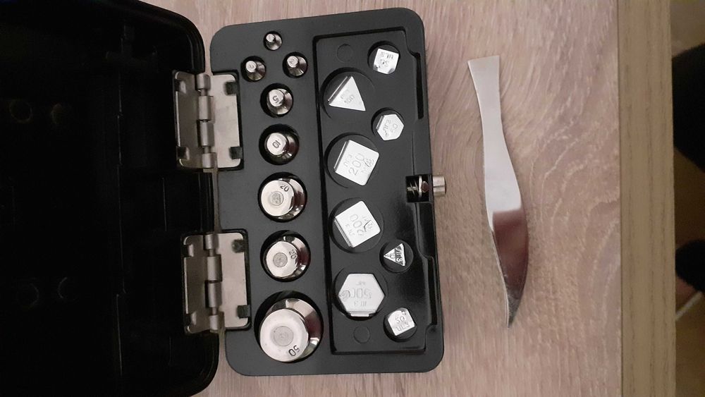 Стара бижутерска везна