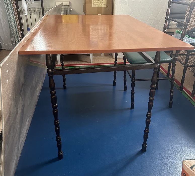 Продам Стол и стулья