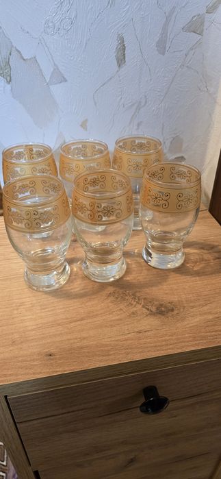 Шест неупотребявани чаши