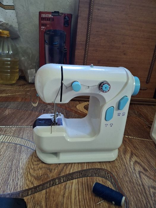 Продам мини швейную машинку YFSM-306