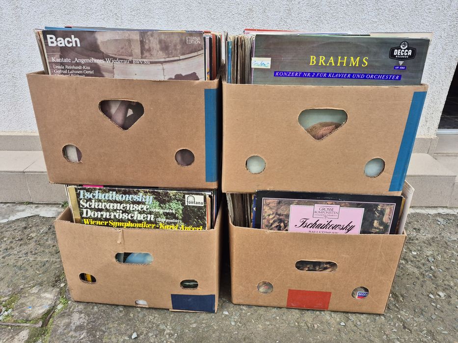 Vând lot  150 de discuri vinil cu muzică clasică mixtă pentru  pick-up