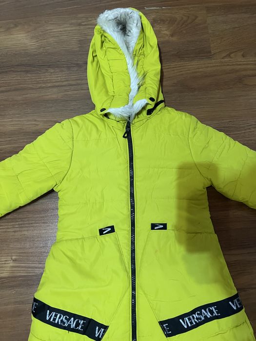 Продам куртку на 6,7 лет