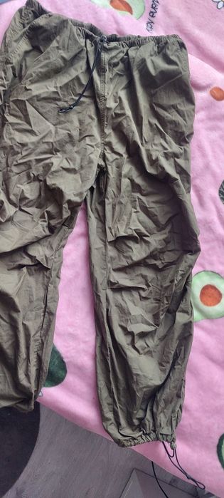 Pantaloni parachute (parachute pants)