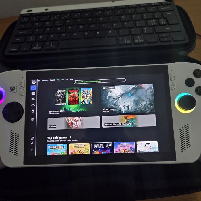 Vând consolă portabilă ROG Xbox Ally