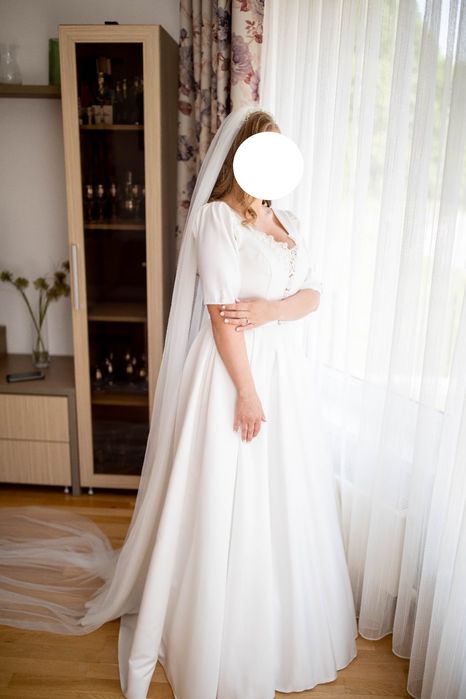 Rochie mireasa by Salon Dya, halat și voal
