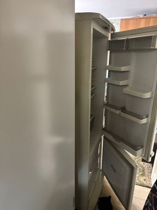 Отдам бесплатно холодильник Атлант.