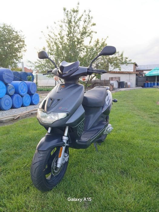 Scuter 49cc 2T Motowell magnet aproape nou 1900km  ( yamaha aerox aprilia piaggio keeway sym suzuki ducati cfmoto boatian rich )