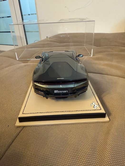 Macheta 1:18 Ferrari 12 cilindri noua