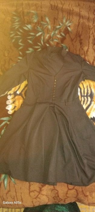 Простое новое платье