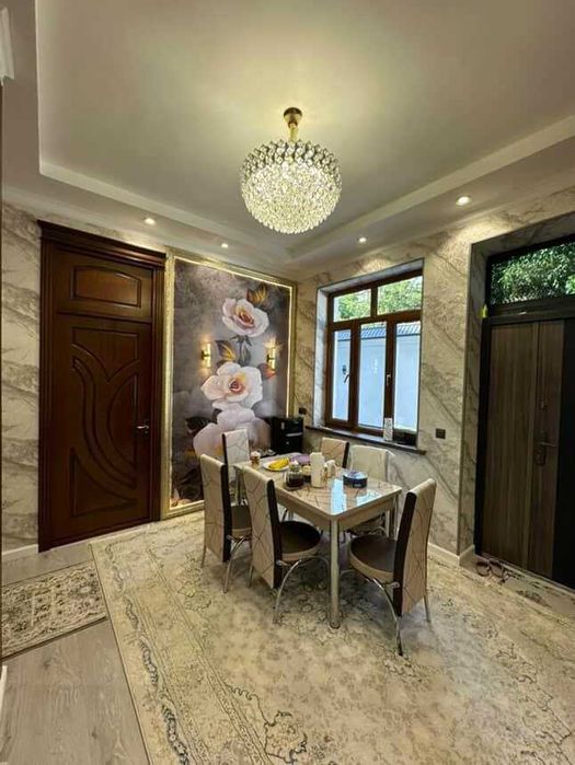 Карнок кучаси 3,2 соток 8 хона евро ховли сотилади.