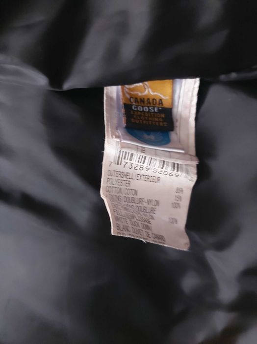 Canada goose S46 , мъжки пухен елек ,отлично състояние