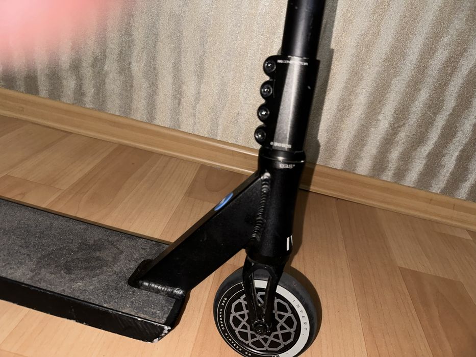 Продаеться самокат invert supreme