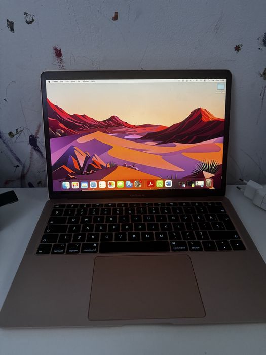 Macbook Air 2018 (Retina 13,3 inch) + Magic Mouse 2