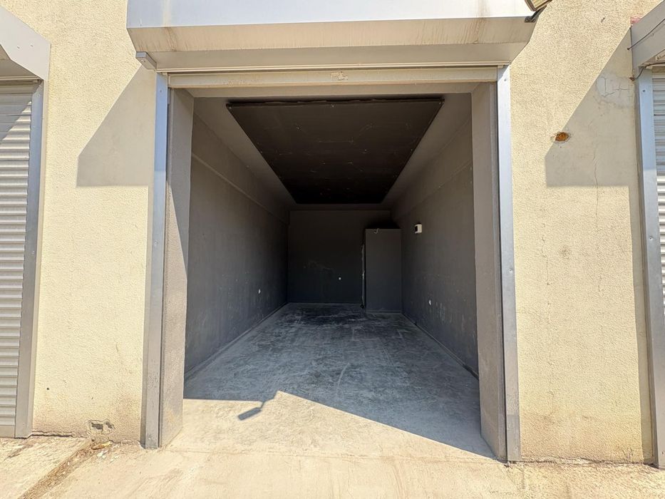 Дава се под наем Гараж / Паркомясто в Шумен, Тракия - 20 кв.м за 153 € - Снимка #2