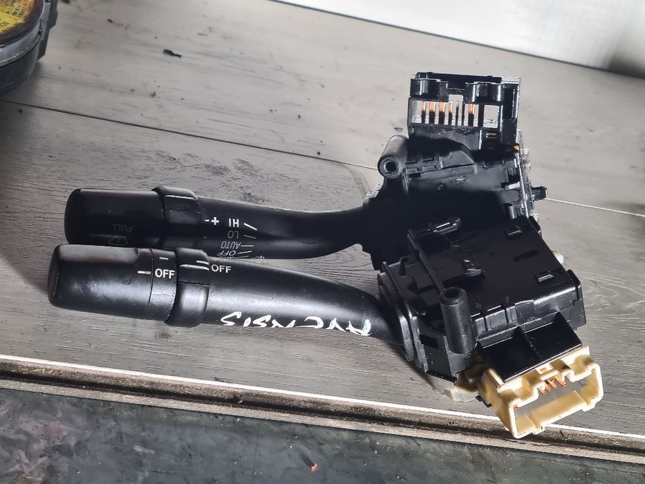 Radio cd, bloc manete semnalizări,spira volan, carcasă filtru aer Toyota t25 ,motor 2.0 crdi