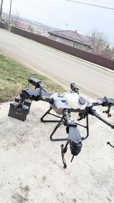 Vand drona DJI AGRAS T30